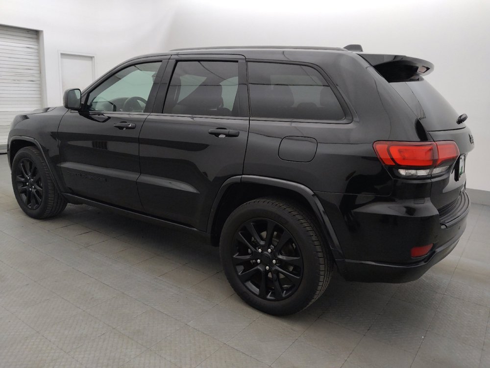 Used 2018 Jeep Grand Cherokee Altitude RWD image 3
