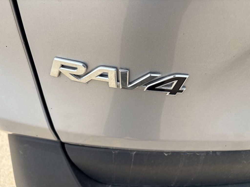 Used 2025 Toyota RAV4 XLE AWD/4WD image 24