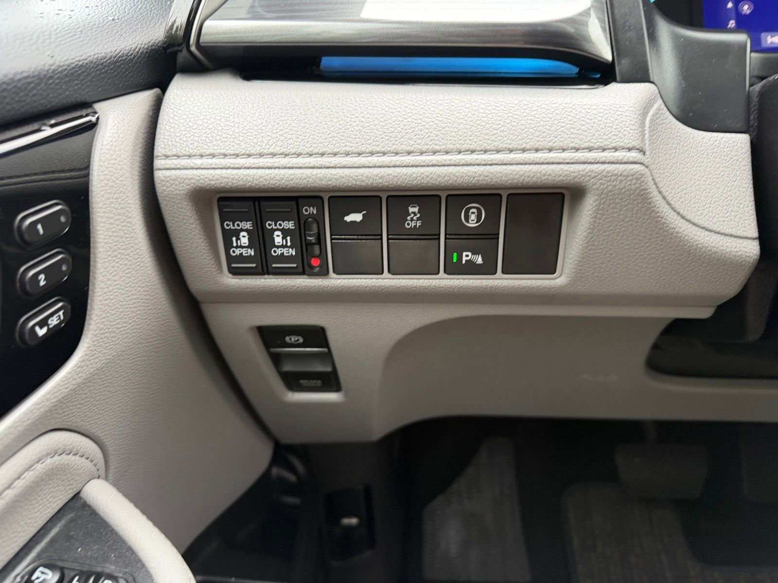 Used 2023 Honda Odyssey Elite image 12