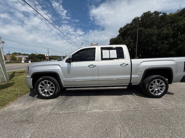 Used 2017 GMC Sierra 1500 Denali image 1