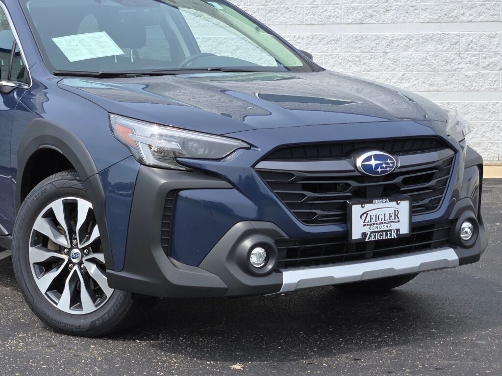 Used 2025 Subaru Outback Limited AWD/4WD image 2