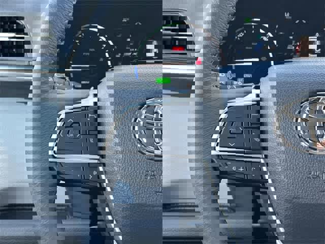 Used 2025 Toyota Sienna XLE image 9