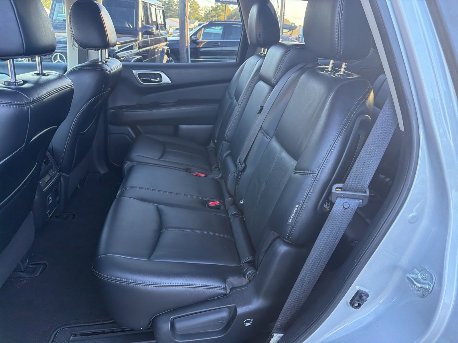 Used 2018 Nissan Pathfinder SL w/ SL Premium Package image 9