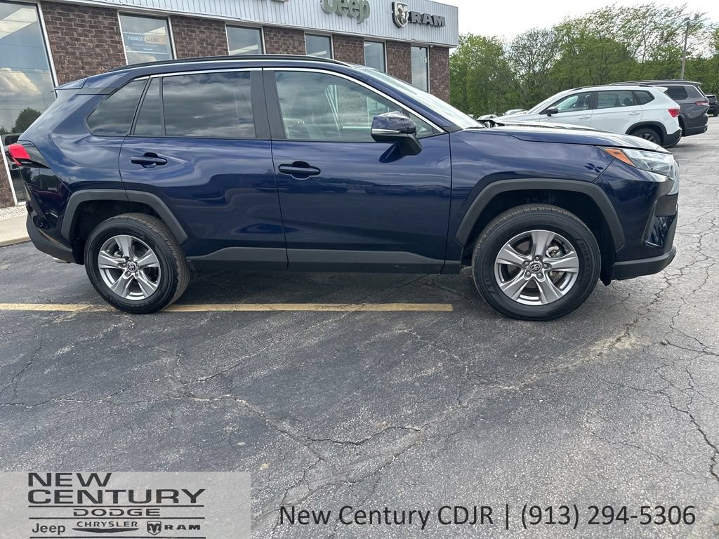 Used 2025 Toyota RAV4 XLE AWD/4WD image 8
