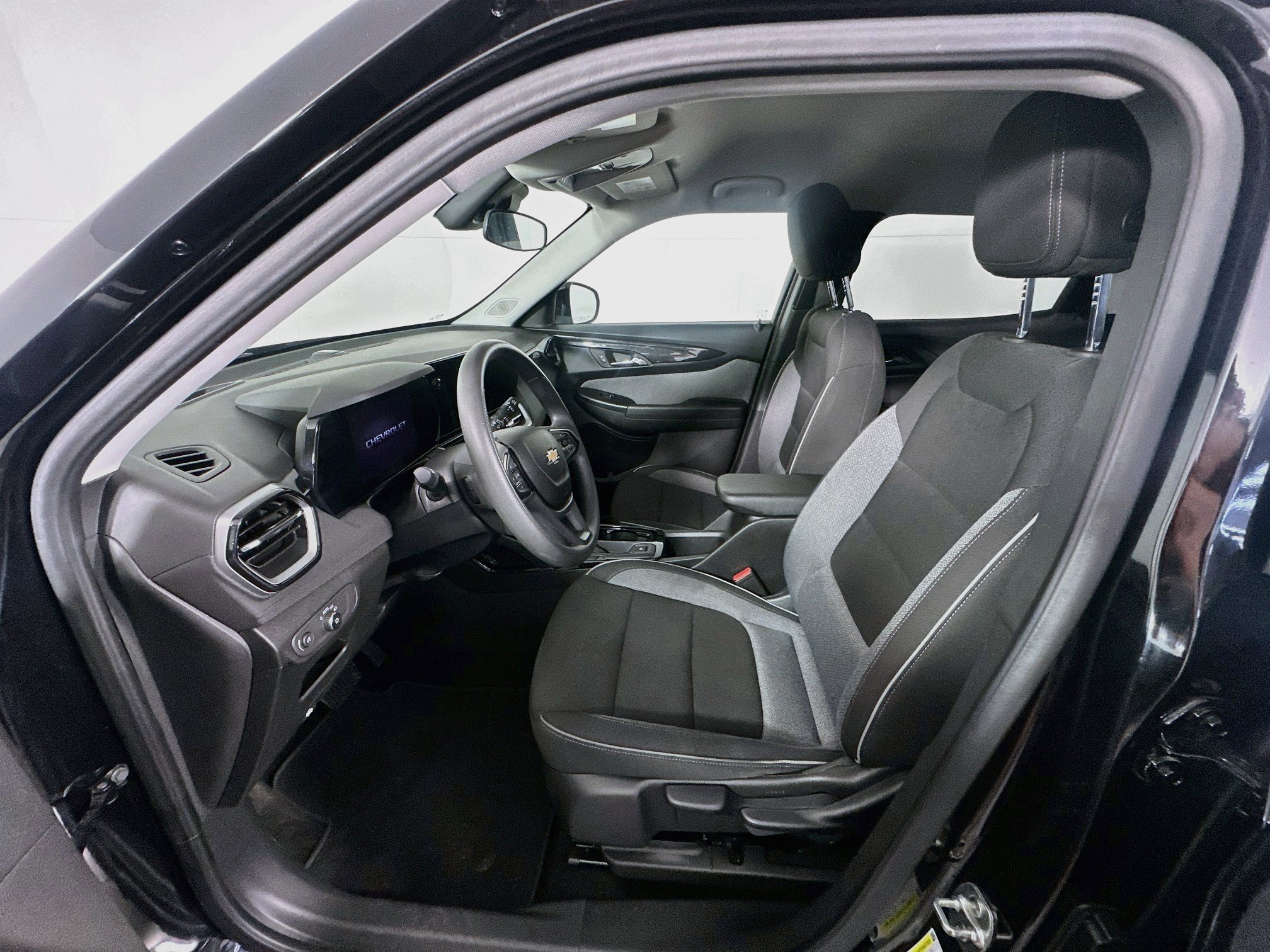 Used 2025 Chevrolet TrailBlazer LT FWD image 13