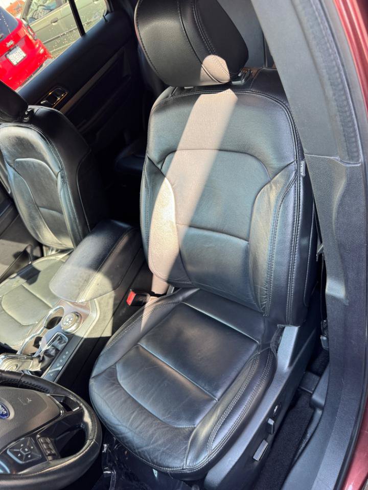 Used 2018 Ford Explorer XLT w/ Equipment Group 202A AWD/4WD image 12