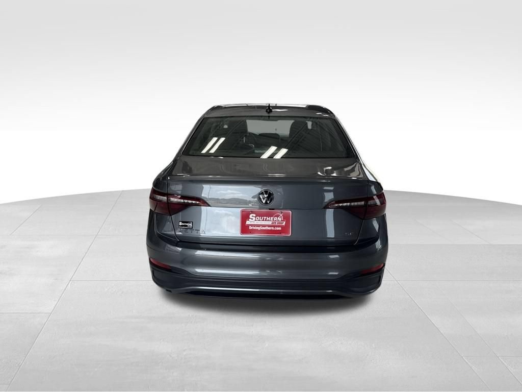 Used 2024 Volkswagen Jetta SE FWD image 4