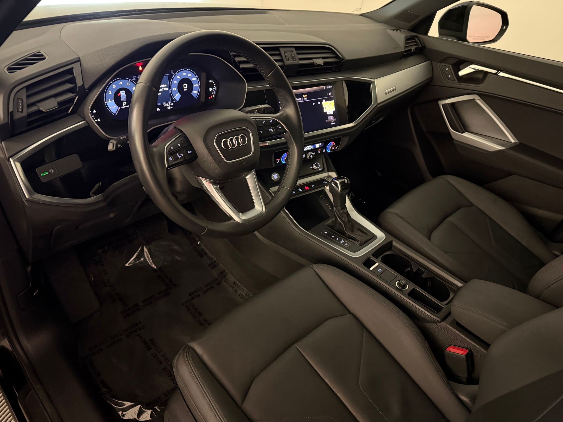 Used 2020 Audi Q3 2.0T Premium w/ Convenience Package AWD/4WD image 4