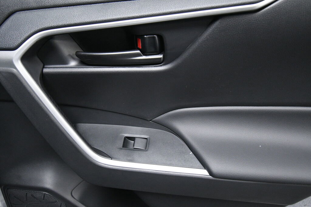 Used 2025 Toyota RAV4 LE image 23