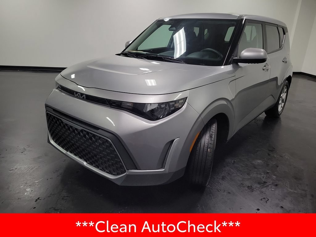 Used 2025 Kia Soul LX w/ LX Technology Package FWD image 4