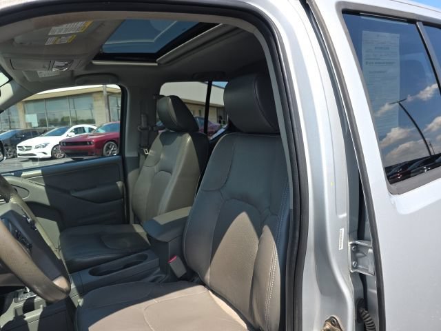 Used 2015 Nissan Frontier SL w/ Moonroof Package AWD/4WD image 15