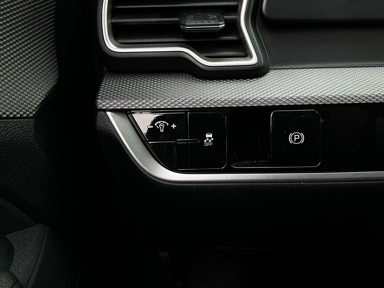 Used 2025 Kia Sportage LX image 20