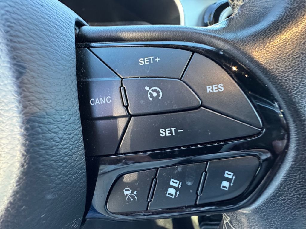 Used 2021 Chrysler Pacifica Touring-L w/ S Appearance Package image 28