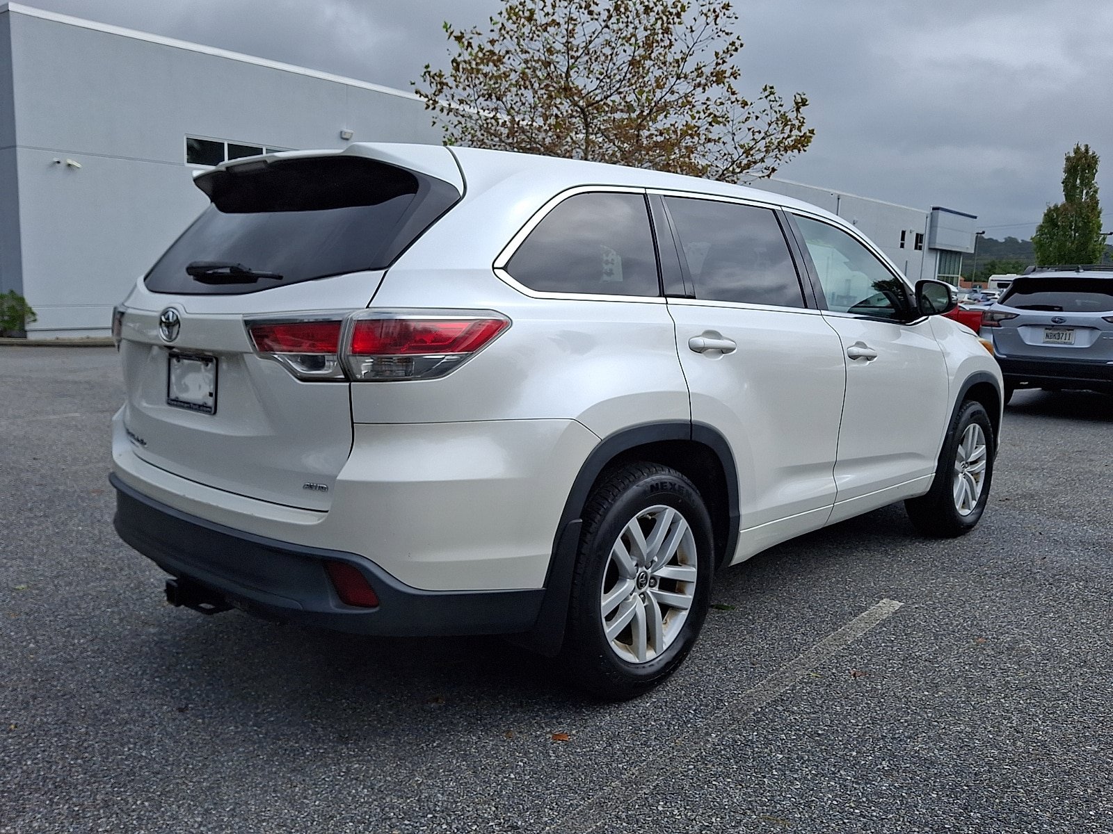 Used 2016 Toyota Highlander LE AWD/4WD image 6