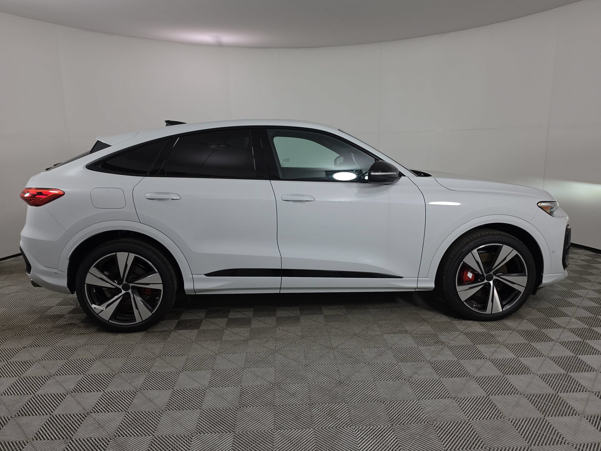 New 2026 Audi SQ5 Premium Plus AWD/4WD image 8