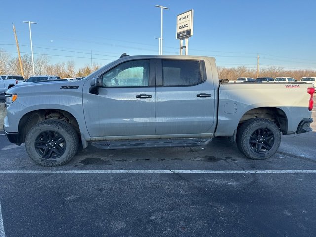 Used 2024 Chevrolet Silverado 1500 LT Trail Boss w/ Convenience Package II image 2