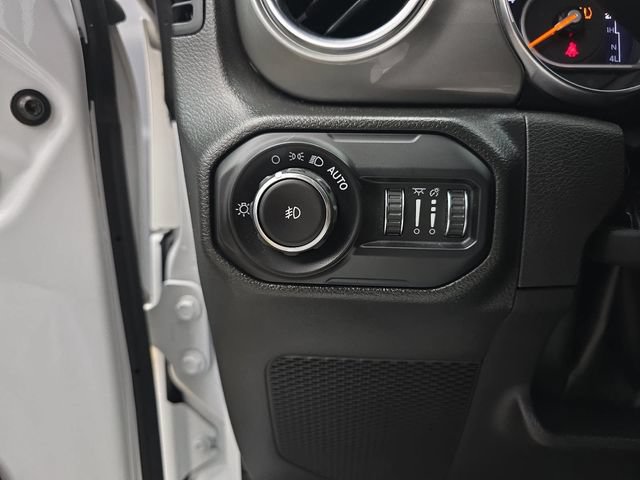 Used 2022 Jeep Wrangler Unlimited Sahara w/ Cold Weather Group AWD/4WD image 39
