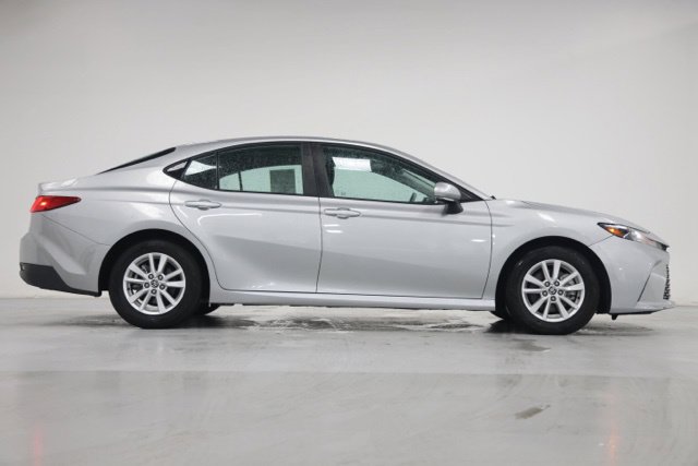 Used 2025 Toyota Camry LE FWD image 16