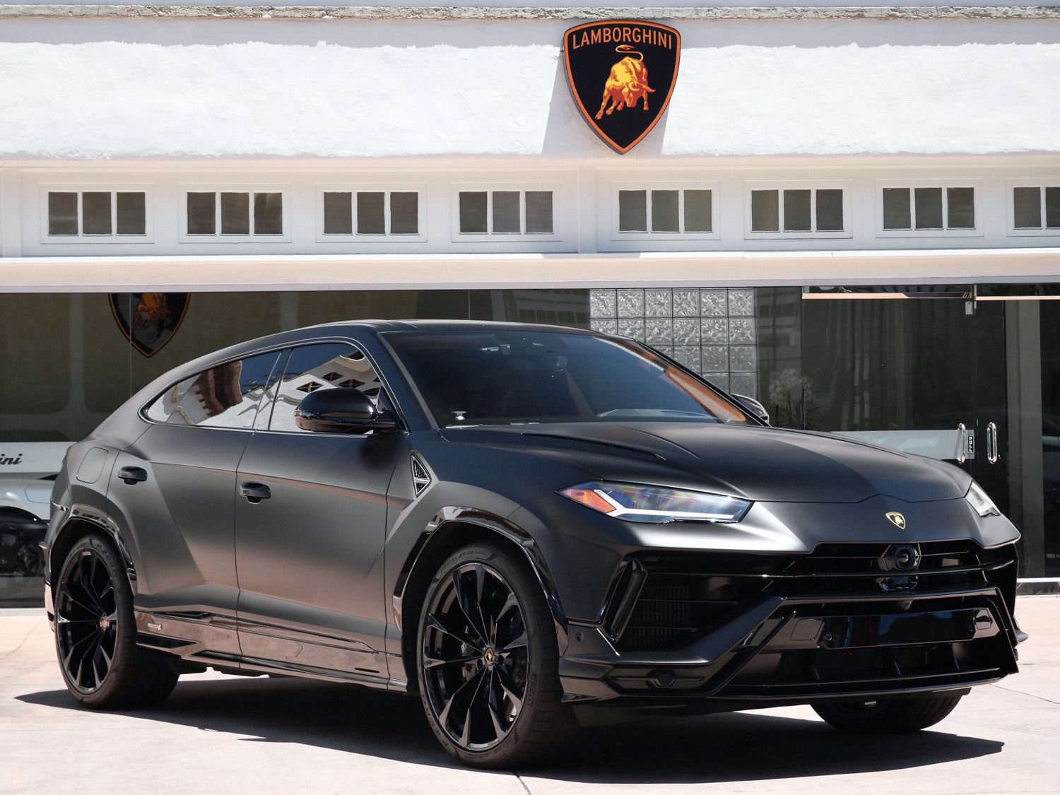 Used 2023 Lamborghini Urus S AWD/4WD image 1