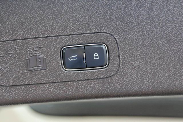 Used 2023 Lincoln Aviator Black Label w/ Class IV Trailer Tow Package image 9