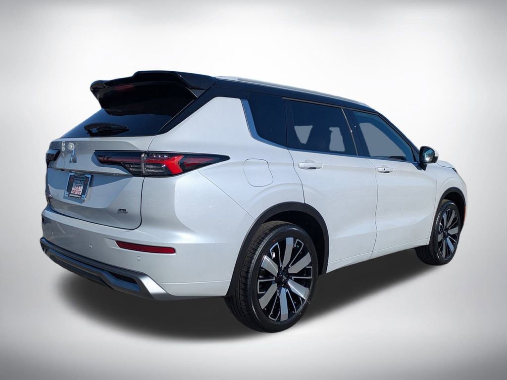 New 2026 Mitsubishi Outlander SEL image 3