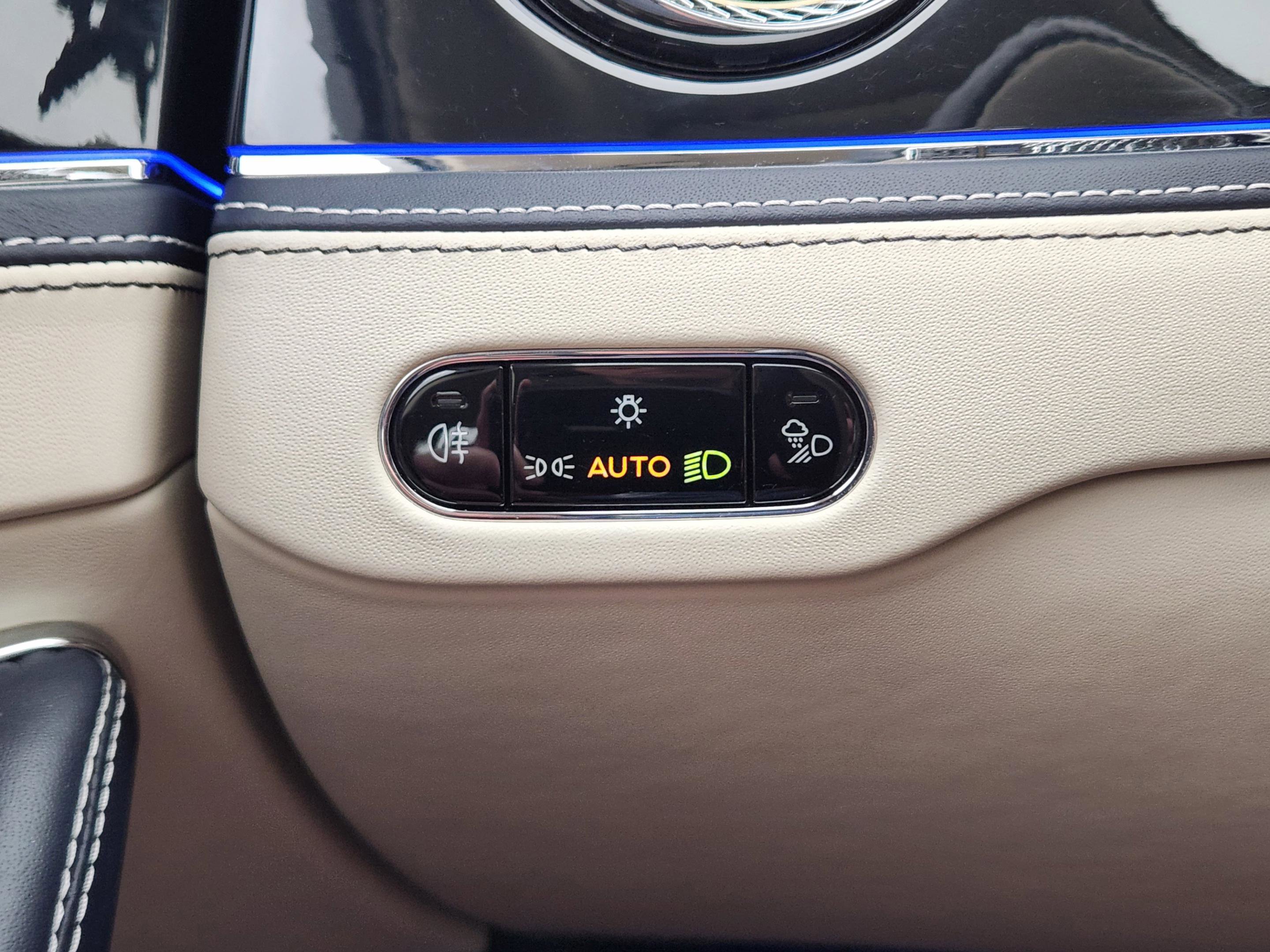 Used 2021 Bentley Flying Spur W12 image 15