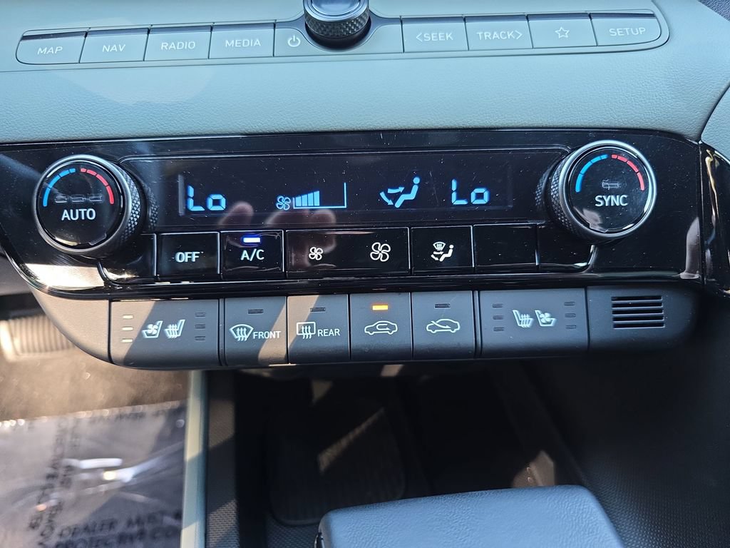 Used 2025 Hyundai Elantra Limited FWD image 19