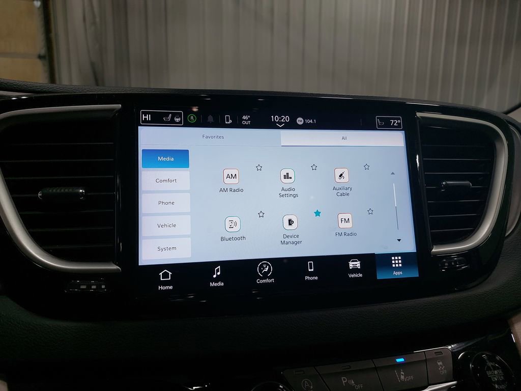 Used 2024 Chrysler Pacifica Touring-L FWD image 22