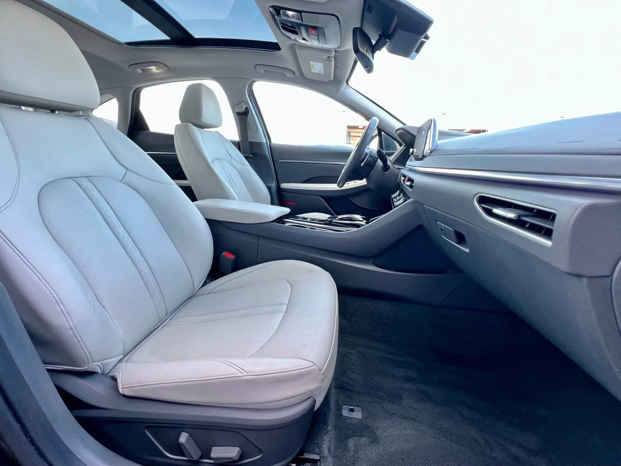 Used 2022 Hyundai Sonata Limited image 16