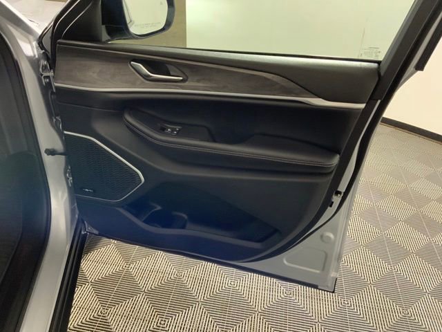 Used 2024 Jeep Grand Cherokee Limited 4xe w/ Luxury Tech Group II image 40