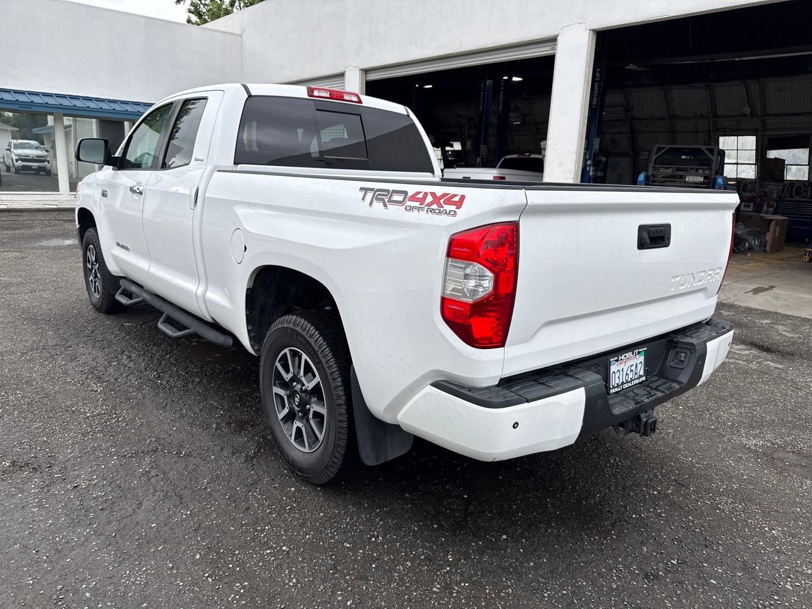 Used 2016 Toyota Tundra Limited w/ Limited Premium Package AWD/4WD image 3