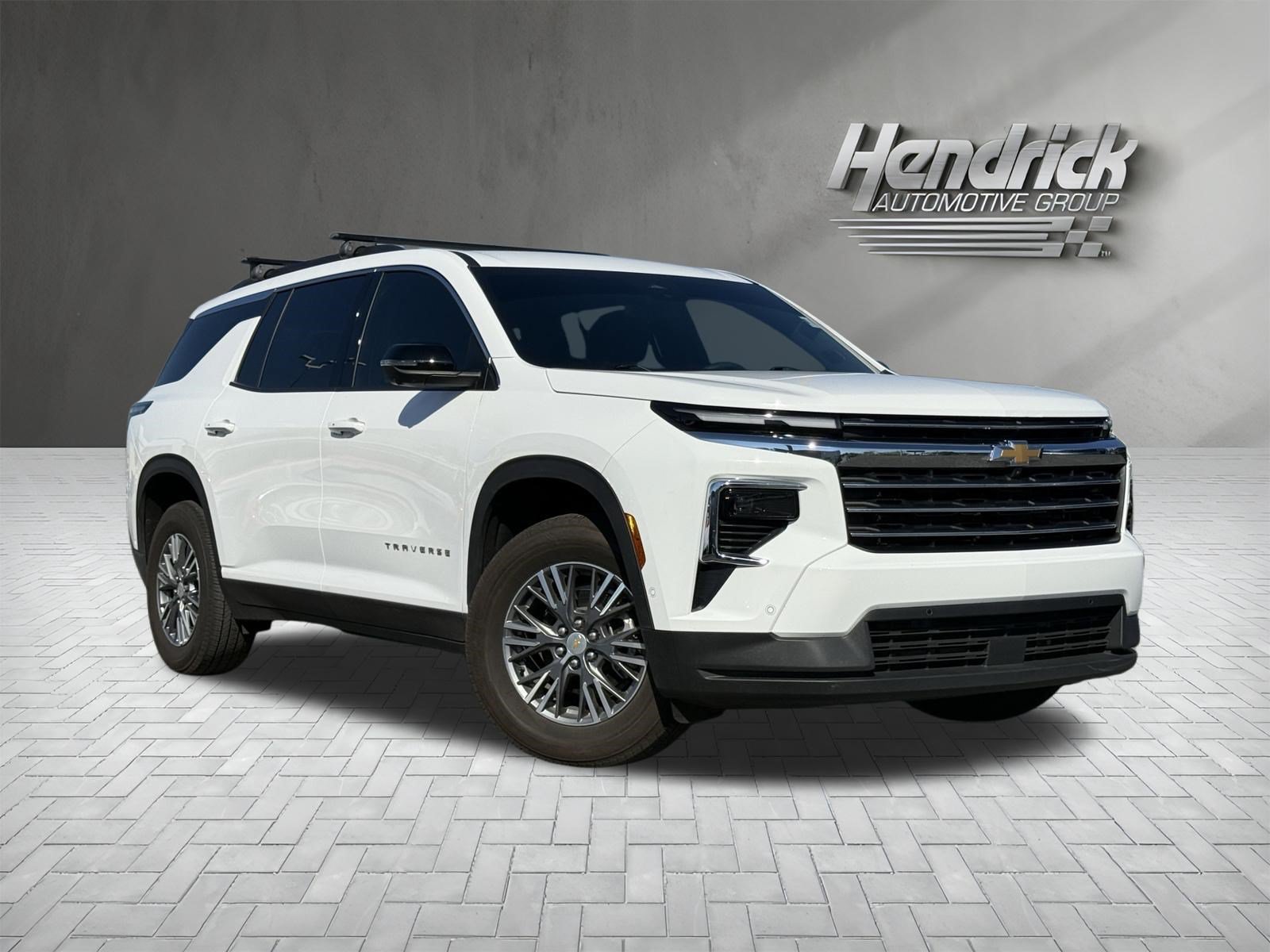 Used 2025 Chevrolet Traverse LT w/ Enhanced Driving Package FWD image 2