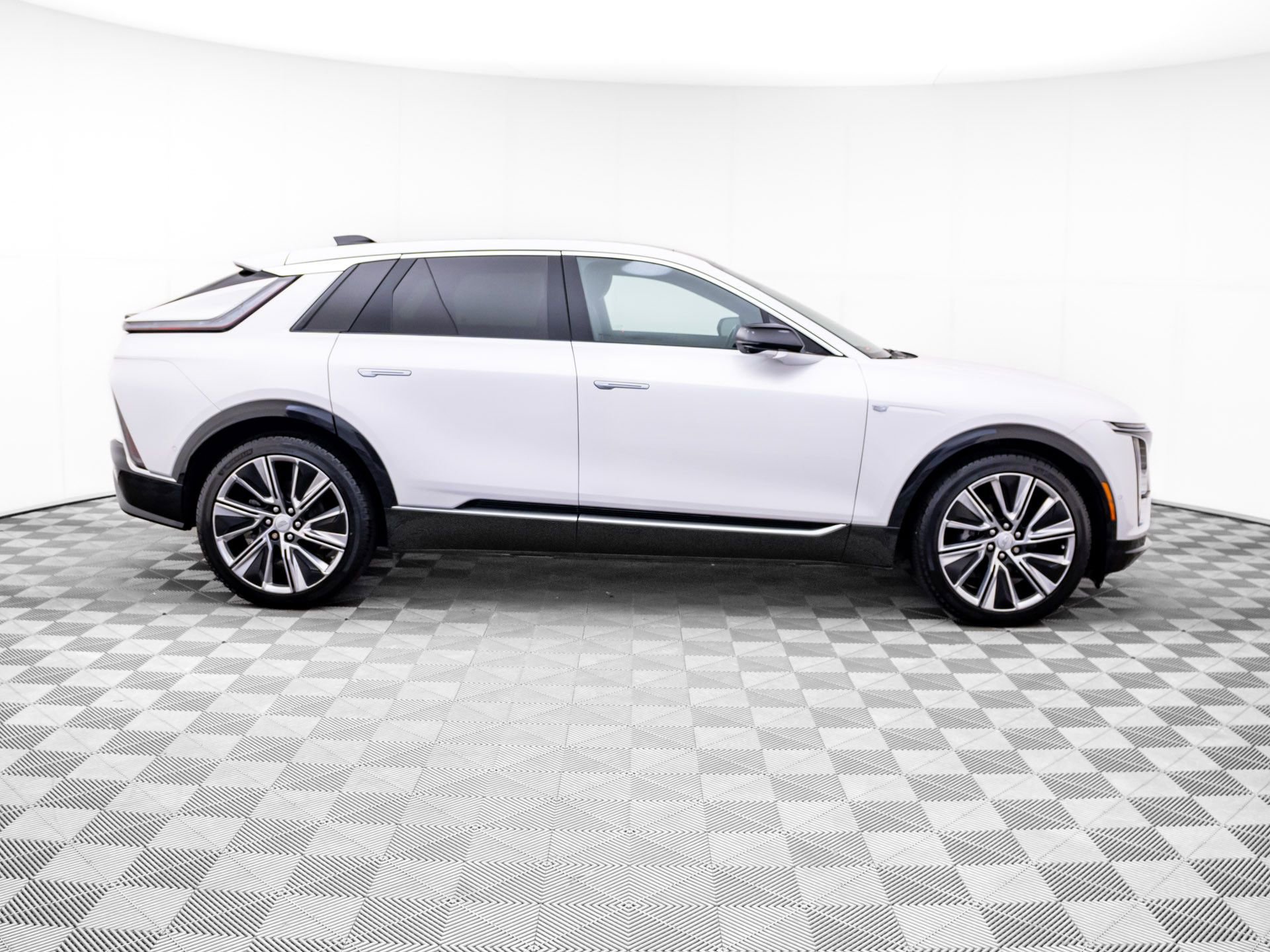 Certified 2025 Cadillac Lyriq Luxury w/ LPO, Floor Liner Package image 7