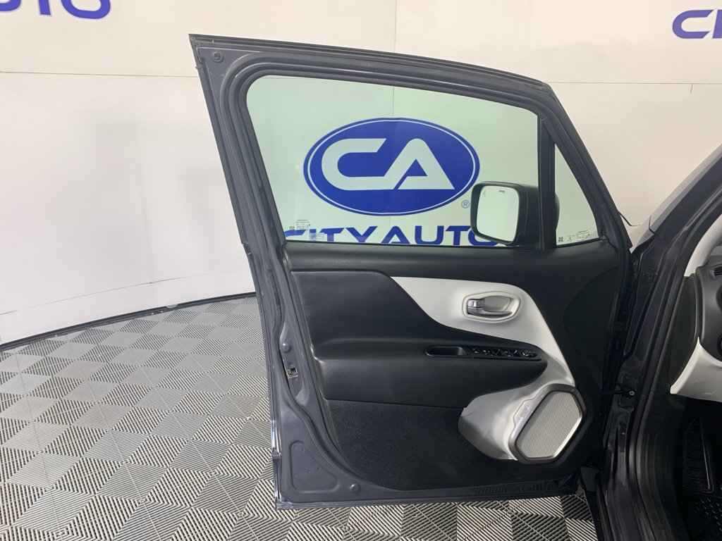 Used 2022 Jeep Renegade Latitude w/ Convenience Group AWD/4WD image 14
