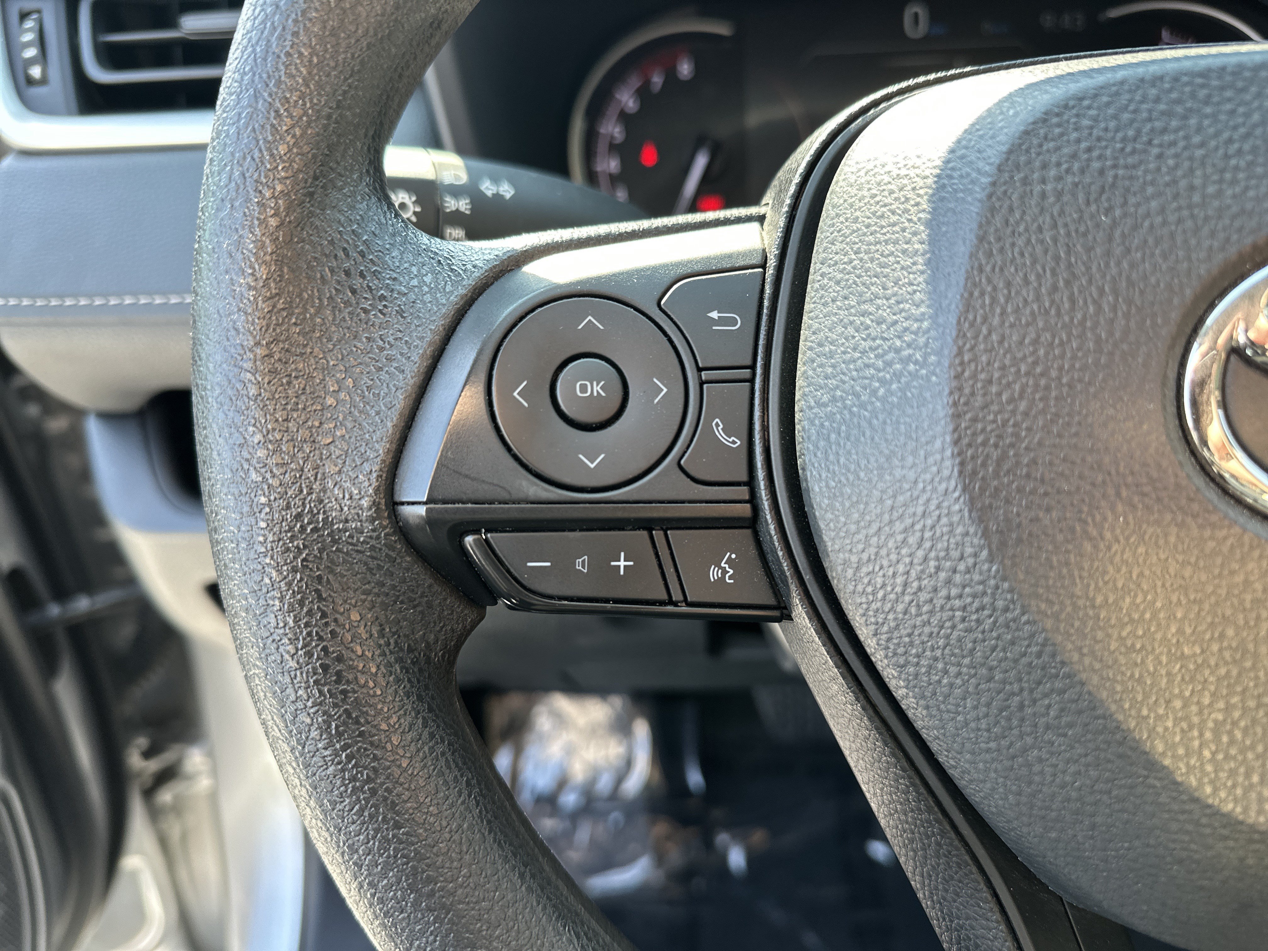 Certified 2024 Toyota RAV4 LE FWD image 19