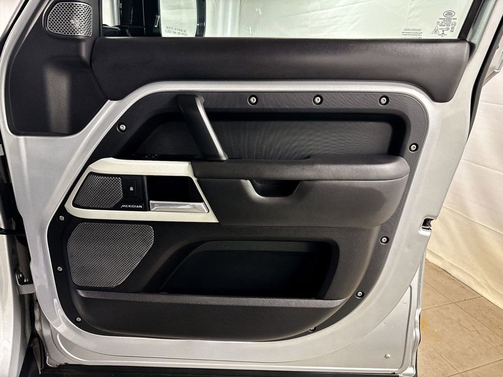 Used 2020 Land Rover Defender 110 image 18