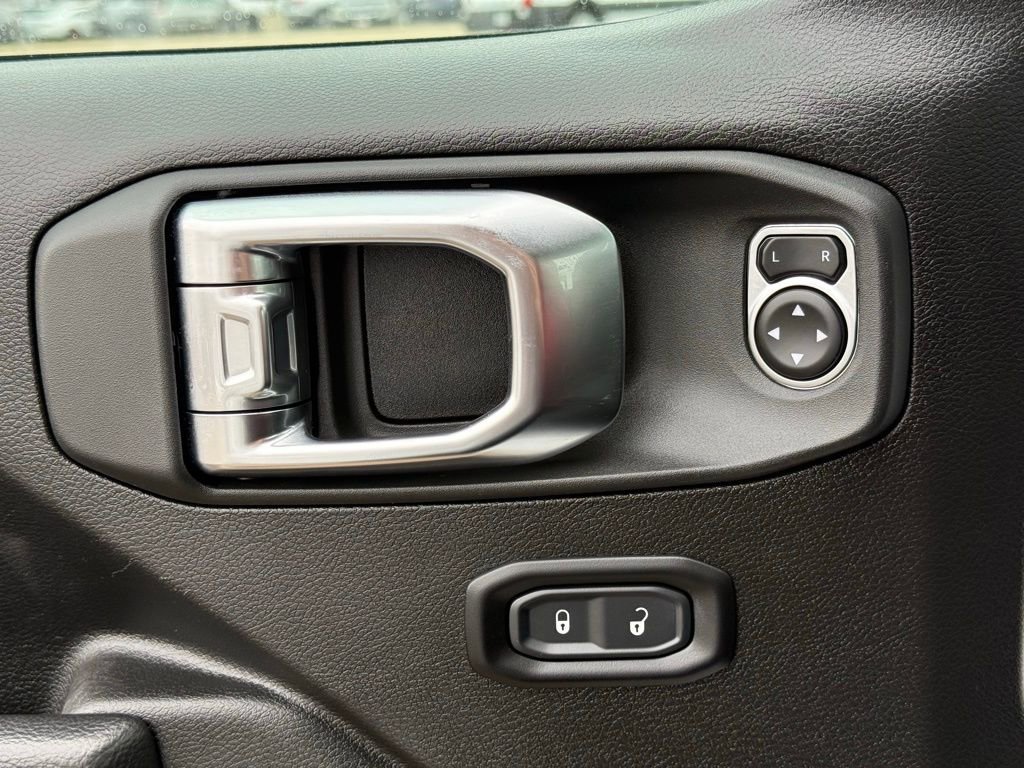 Used 2025 Jeep Gladiator Sport image 25