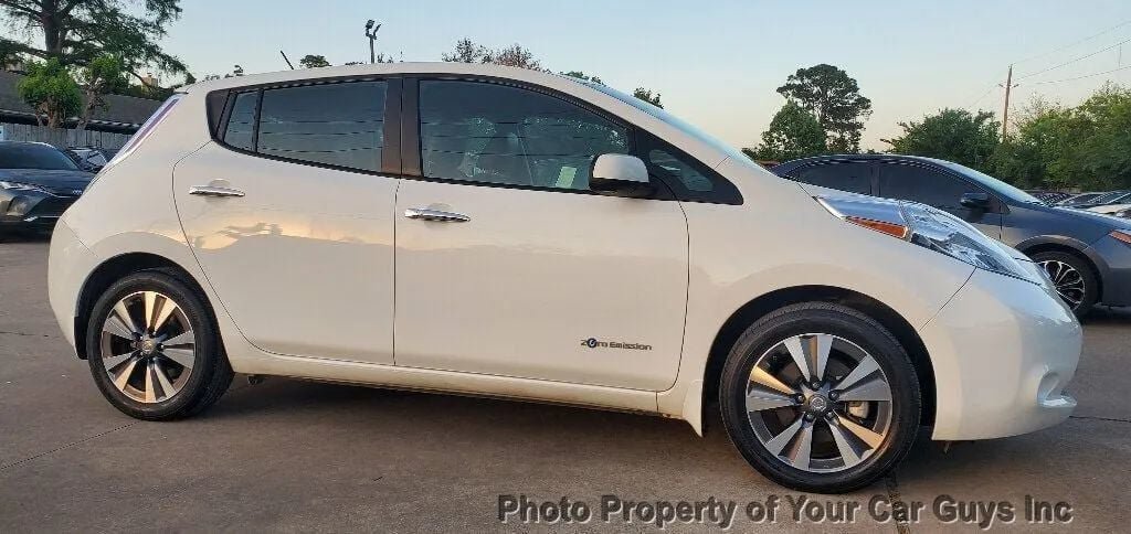Used 2015 Nissan Leaf SL w/ Premium Package FWD image 7