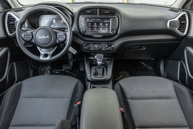 Used 2023 Kia Soul LX w/ LX Technology Package image 6