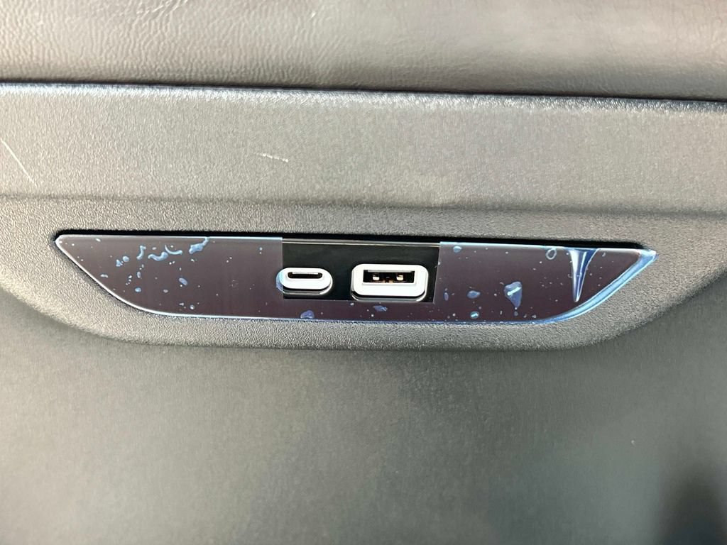 Used 2025 Chrysler Pacifica Limited FWD image 22