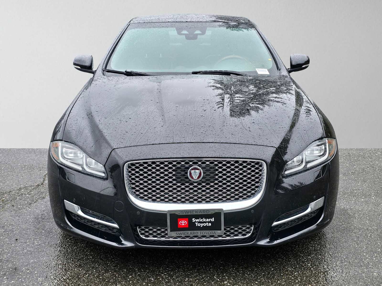 Used 2019 Jaguar XJ L Portfolio RWD image 2