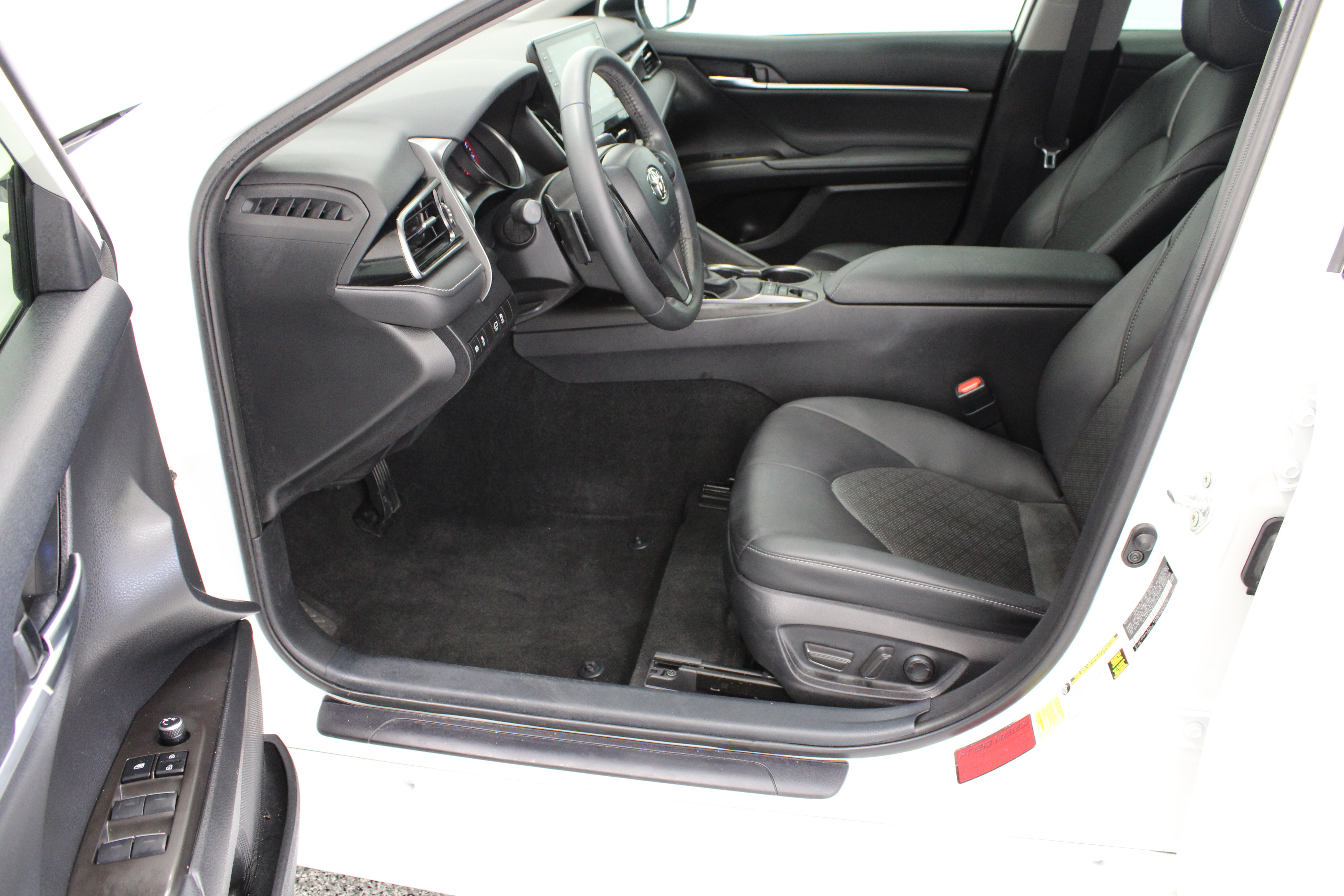 Used 2023 Toyota Camry XSE FWD image 14