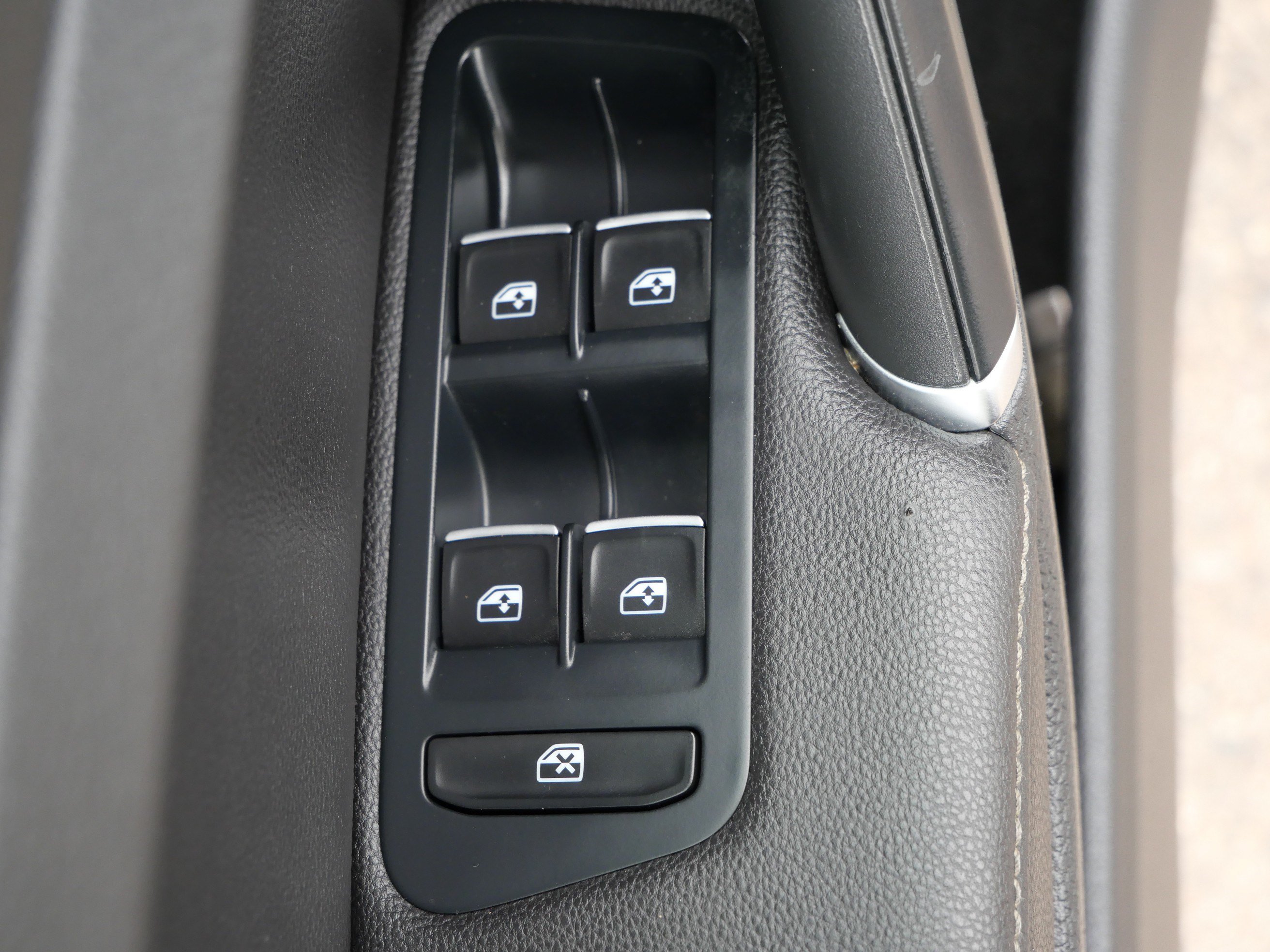 Used 2018 Volkswagen Golf R 4-Door AWD/4WD image 19