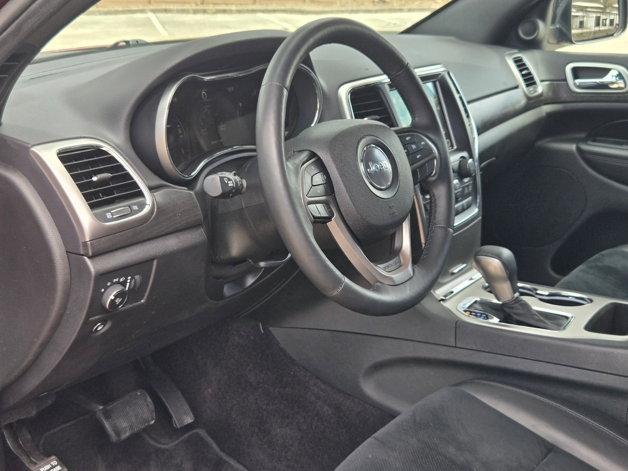 Used 2018 Jeep Grand Cherokee Altitude image 12