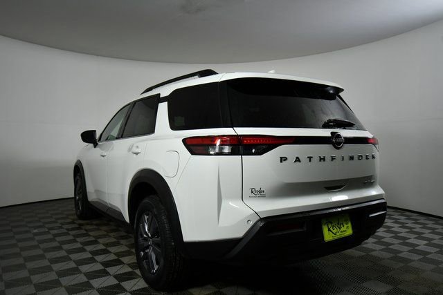 Used 2024 Nissan Pathfinder SV image 13
