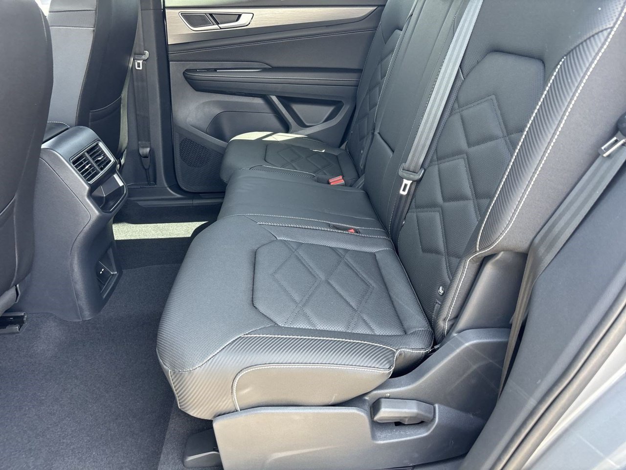 New 2026 Volkswagen Atlas Cross Sport SE FWD image 13