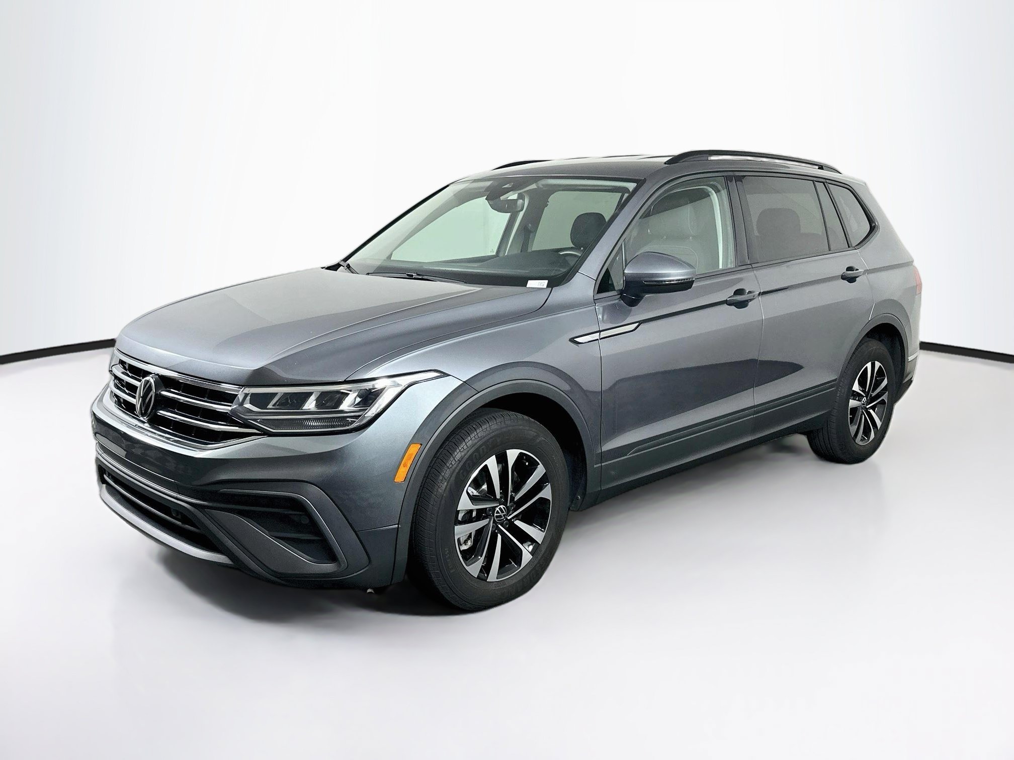 Used 2024 Volkswagen Tiguan S FWD image 3