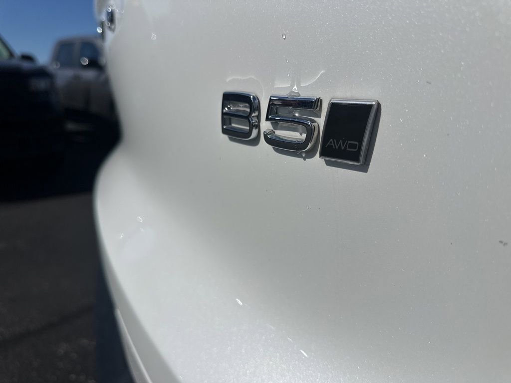 Used 2024 Volvo XC40 B5 Core image 10