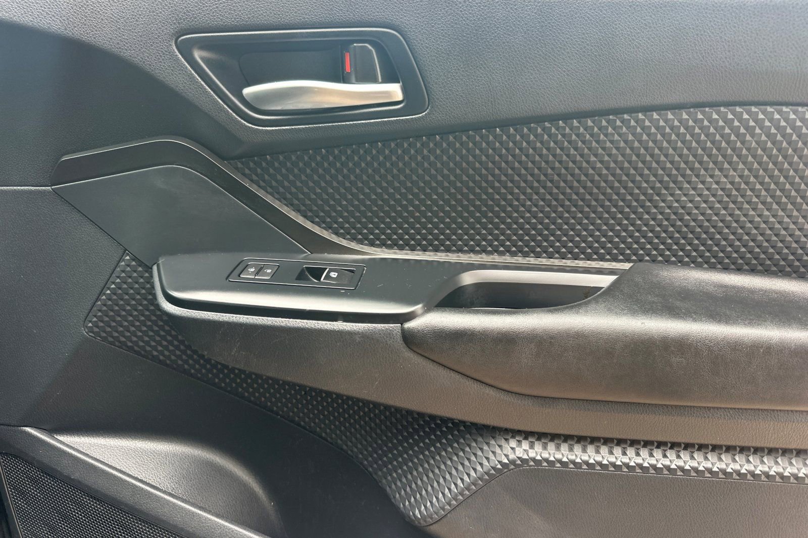 Used 2018 Toyota C-HR XLE FWD image 20