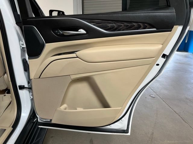 Used 2023 Cadillac Escalade Premium Luxury w/ Performance Package AWD/4WD image 15
